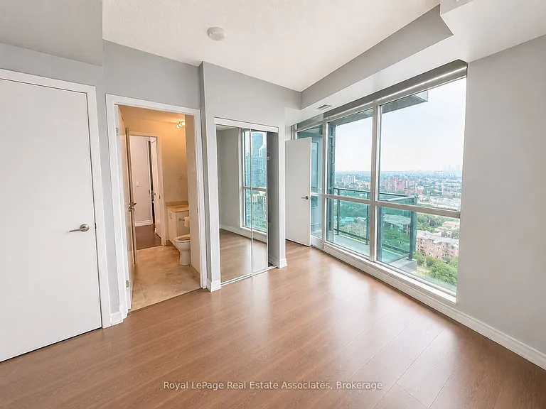 215 Fort York Blvd #2411 — Photo 9