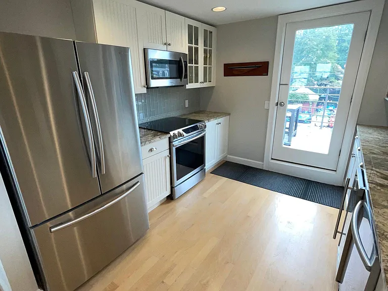 435 Thames St #1 — Photo 8