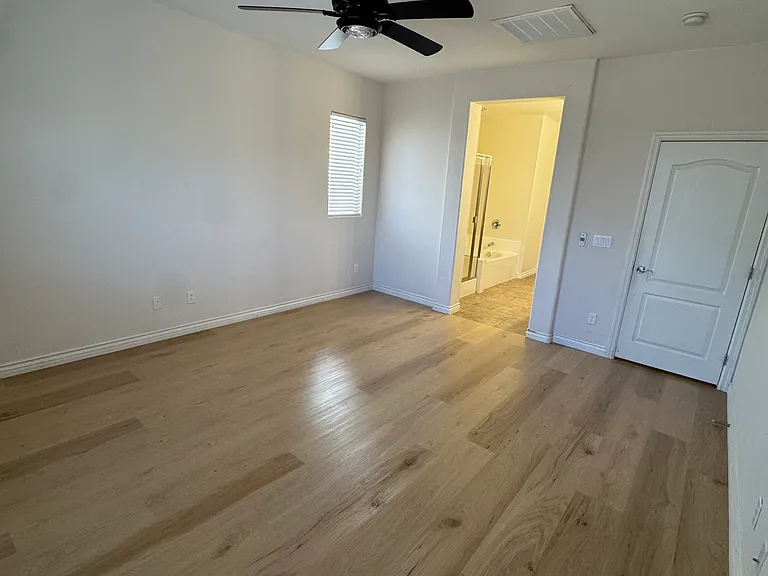 2516 Alma Lidia Ave — Photo 17