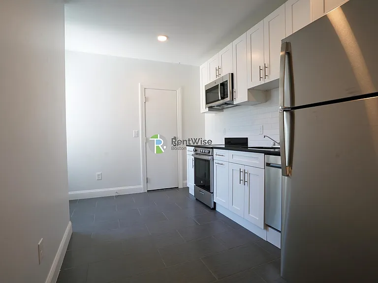 123 Sutherland Rd #P — Photo 14