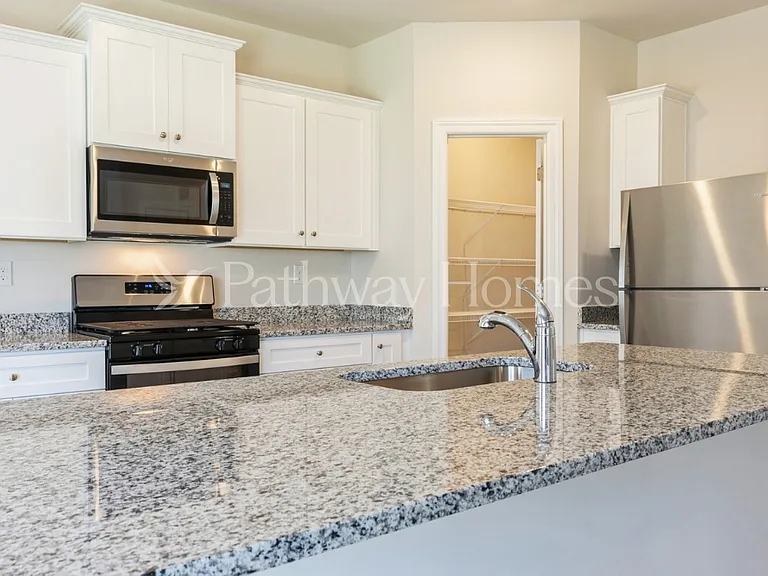 2327 Alberto Dr — Photo 6