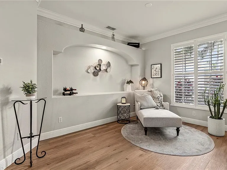 1015 Tivoli Ln — Photo 8