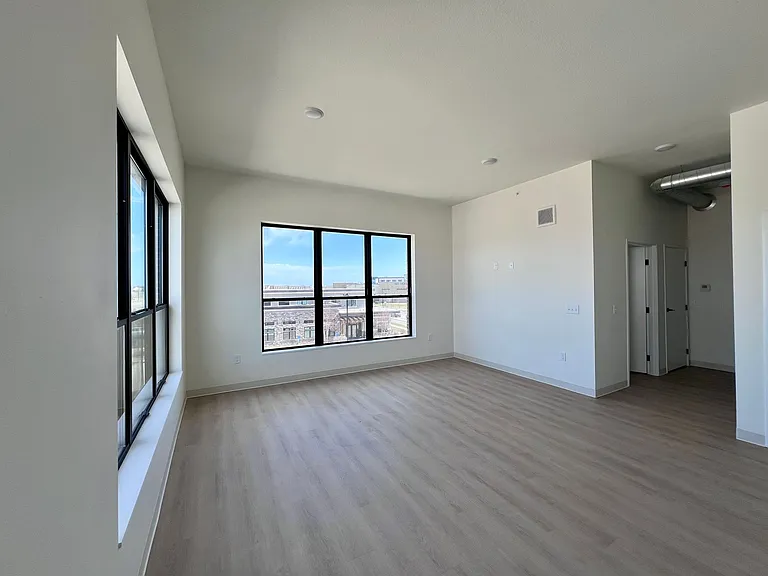 Roseann Lofts — Photo 8