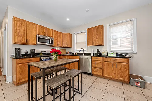 226 Calumet St Photo 1
