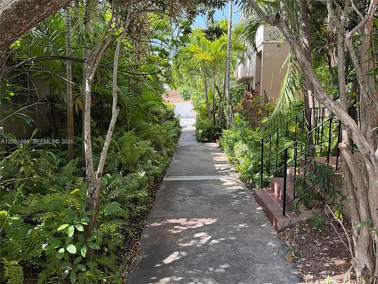42 Almeria Ave #21 — Photo 4