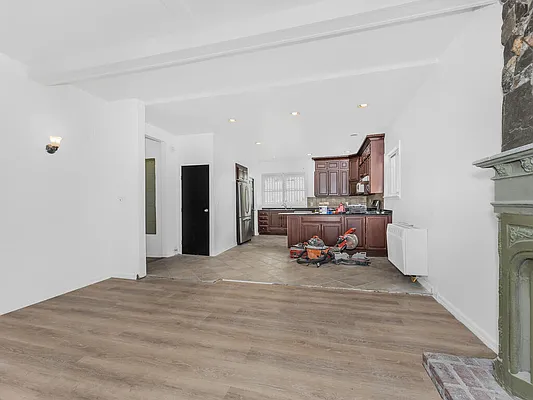 Sold by OOAKB&F INC | media 4