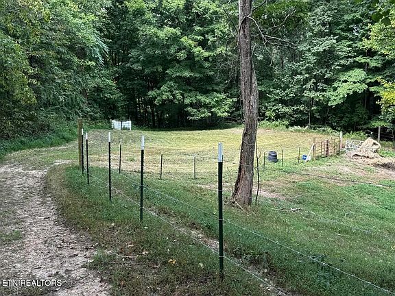 3rd image of Locust Grove Rd