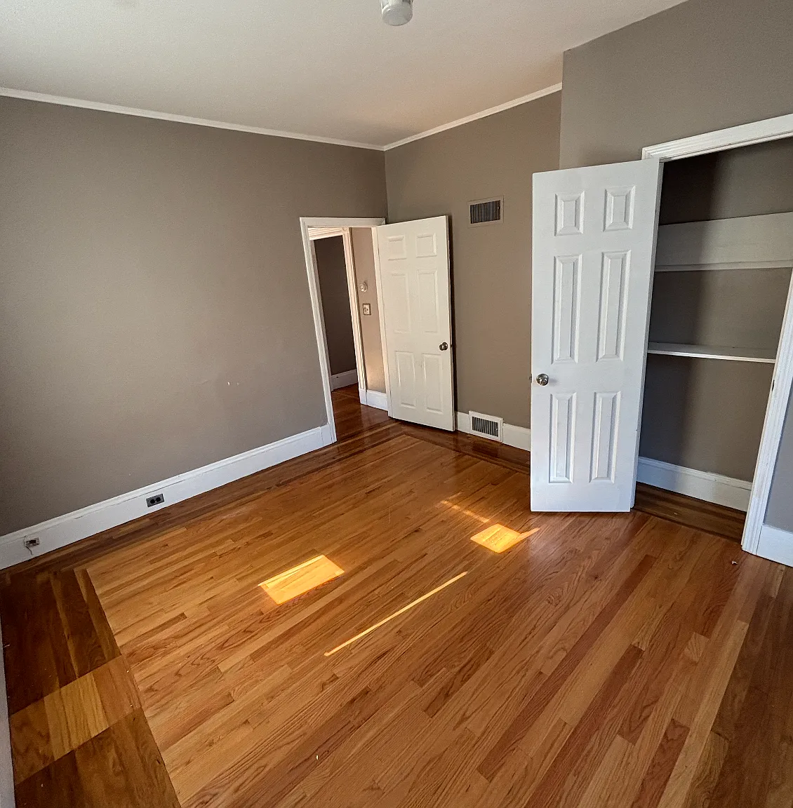 4 bed, 1200 sqft, $3,700 — Photo 4