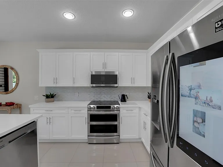 1070 Bluewood Ter — Photo 12