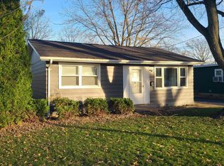 1036 S Cross St, Sycamore, IL 60178