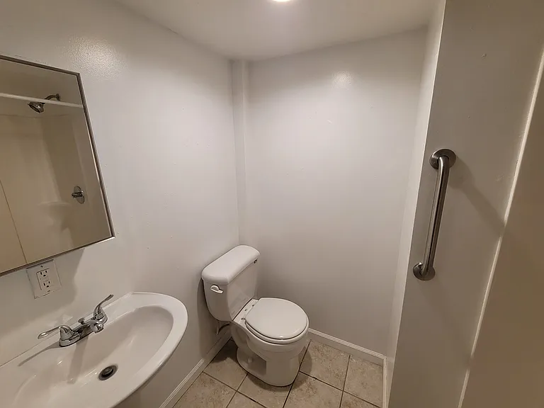 Studio, 1.0 bath, $825 — Photo 7