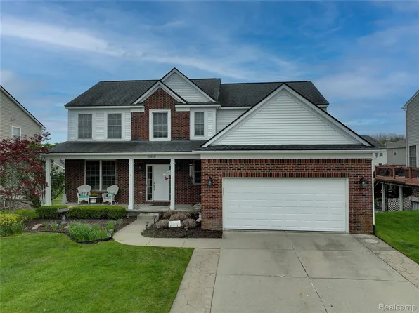 57813 Cider Mill Dr, New Hudson, MI 48165