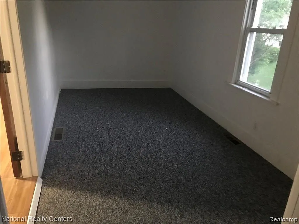 2 bed, 1.0 bath, 2212 sqft, $625 — Photo 3