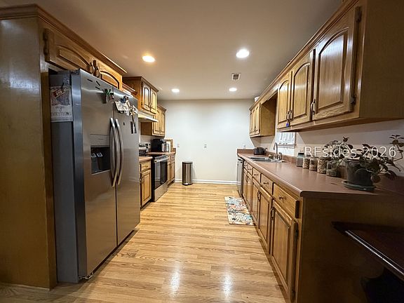3rd image of 705 Holly St W