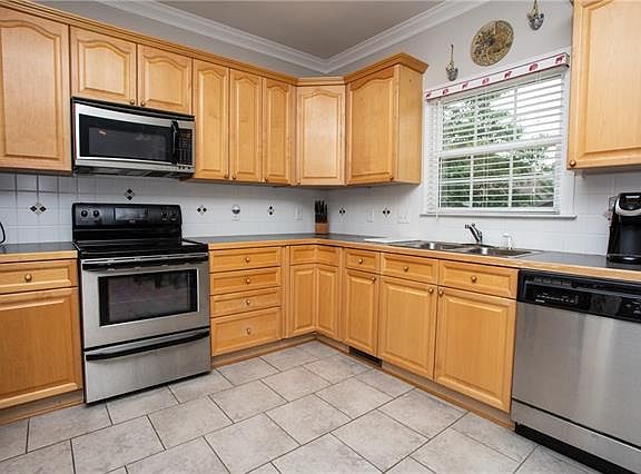 4th image of 1851 Waterbury Ct