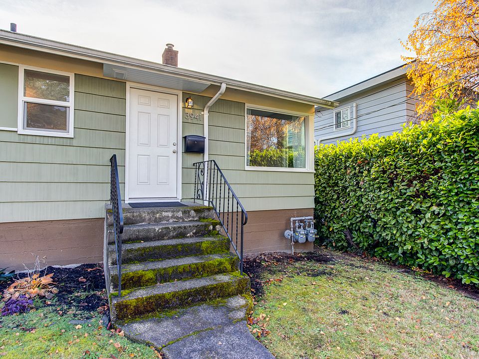 3941 is the right side of a side-by-side duplex built in 1948. Except for sharing the water, sewer, garbage bill and some lawn responsibilities with the neighbor, it's a one-story with a generous semi-finished basement with laundry.