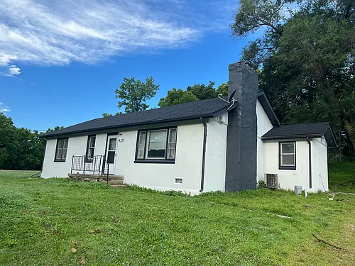 425 Elmore St Photo 1