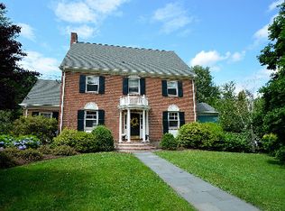 76 Rockledge Dr, West Hartford, CT 06107