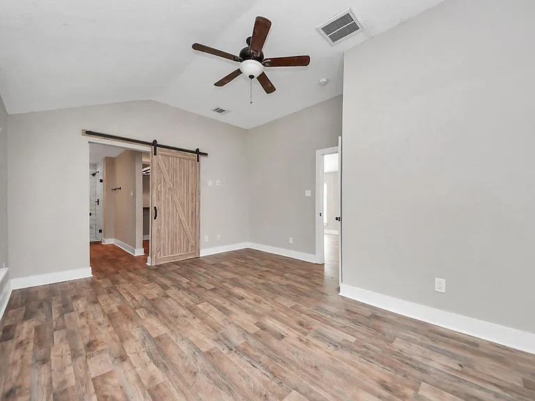 1322 E 36th St — Photo 33