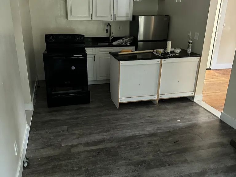 32 Starr Ave #6 — Photo 1