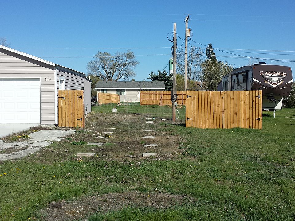 1st image of 819 S Easy St
