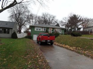 2549 Wilbricht Ln, Dubuque, IA 52001