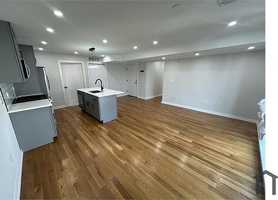4th image of 2636 Belgrade St APT 202