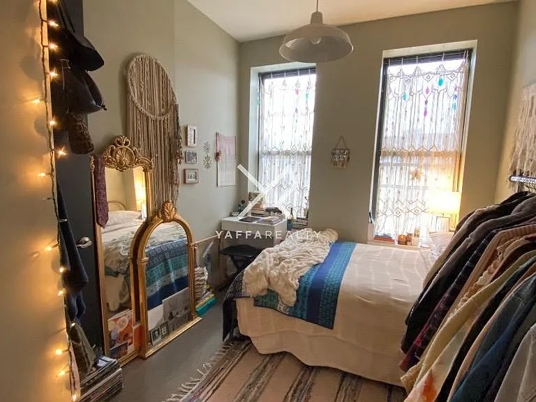 555 Hart St #2L — Photo 1