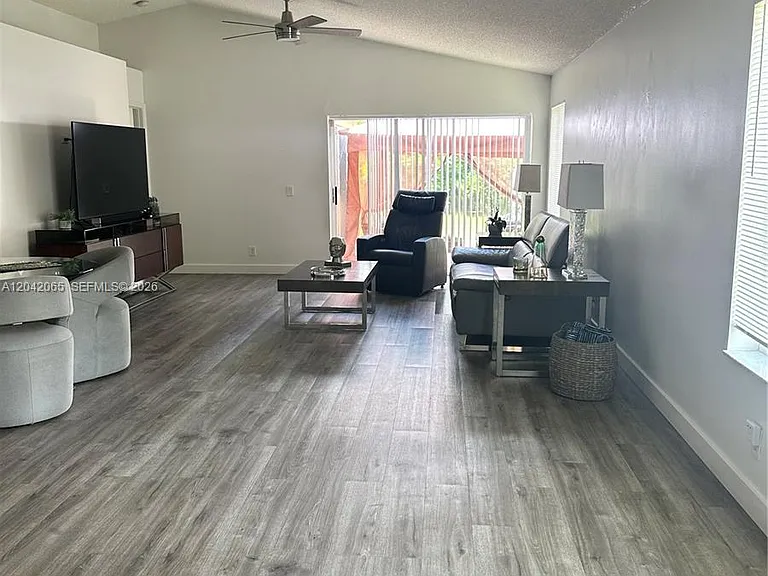 4025 Pine Ridge Ln — Photo 5
