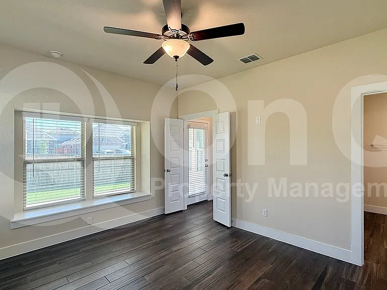 257 James Caird Dr — Photo 10
