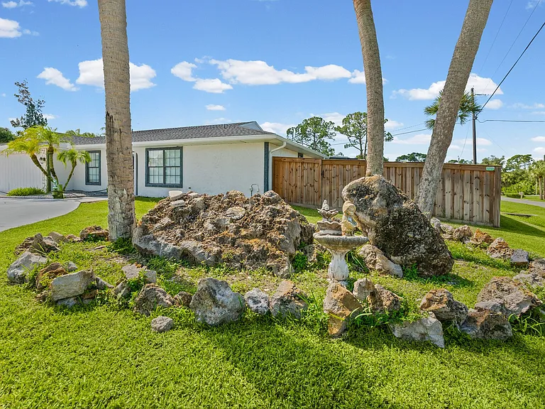 240 Eider Rd — Photo 6