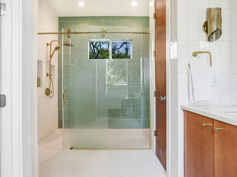 1326 W Fig St — Photo 28