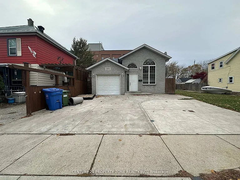 975 Albert Rd — Photo 1