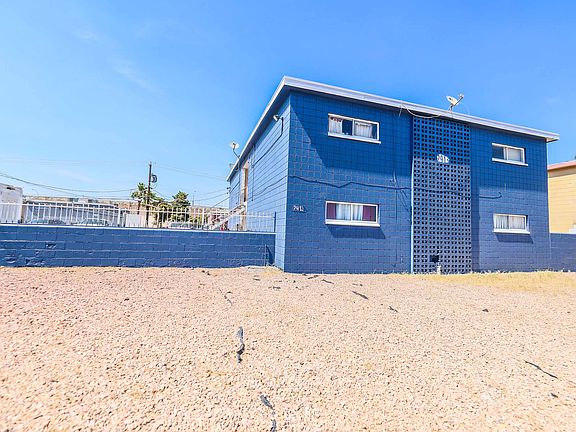 2nd image of 2913 Stewart Ave #4