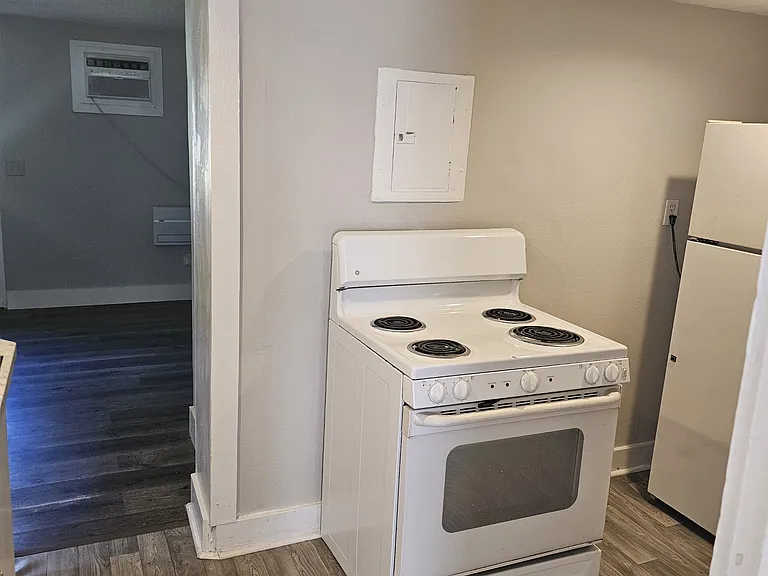 451 E Eufaula St #B — Photo 10