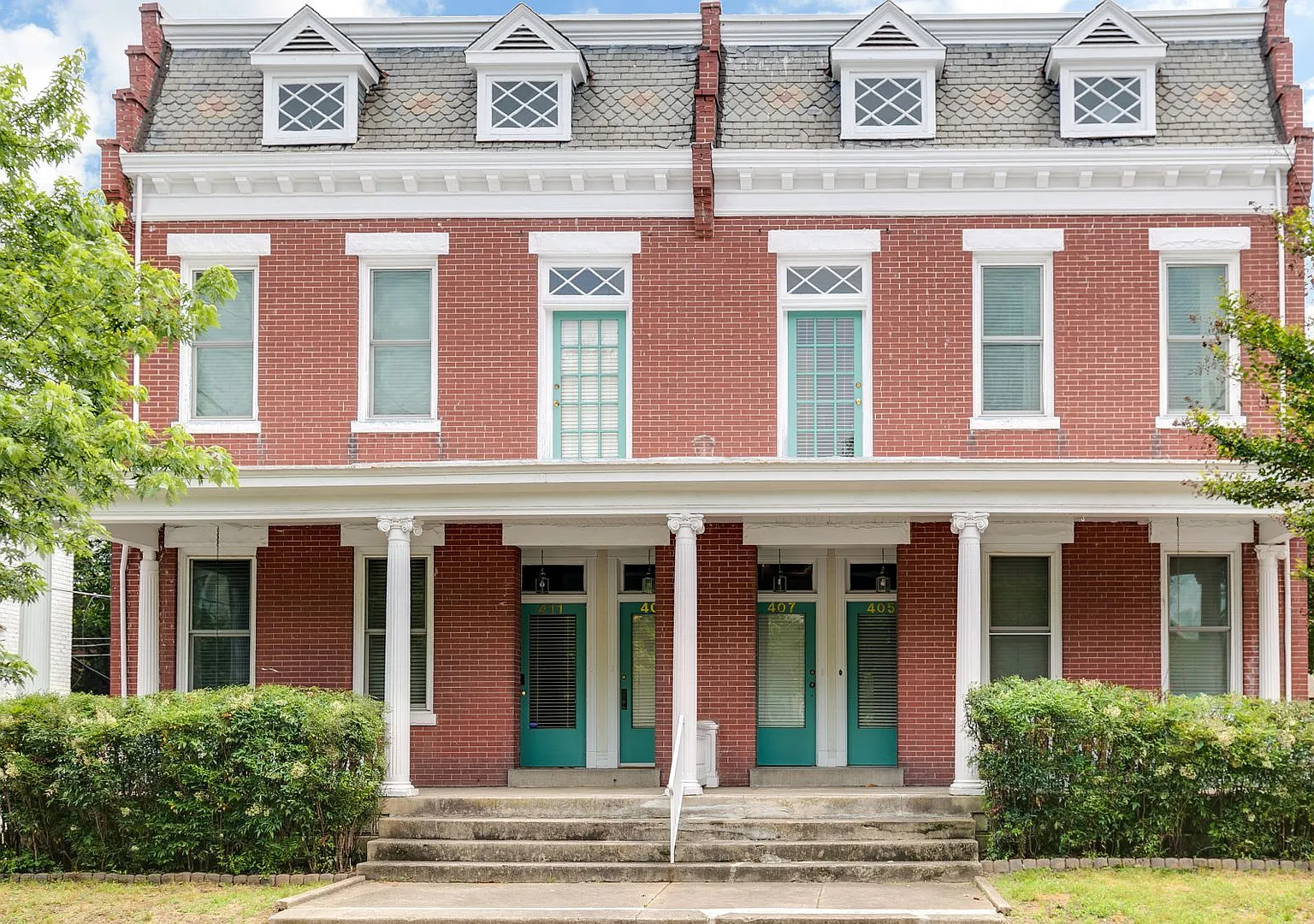 405-411 N Davis Ave — Photo 1