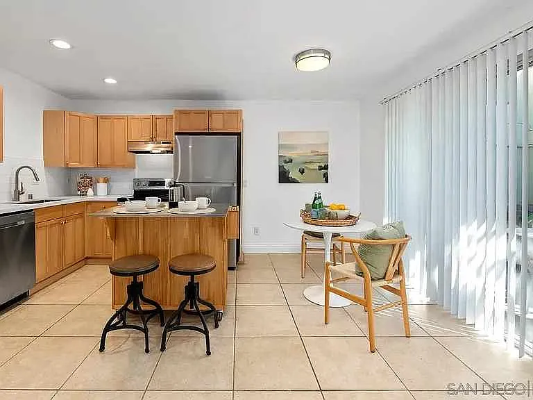 2850 Reynard Way #11 — Photo 1
