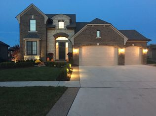 22667 Timbercrest Dr, Macomb, MI 48044