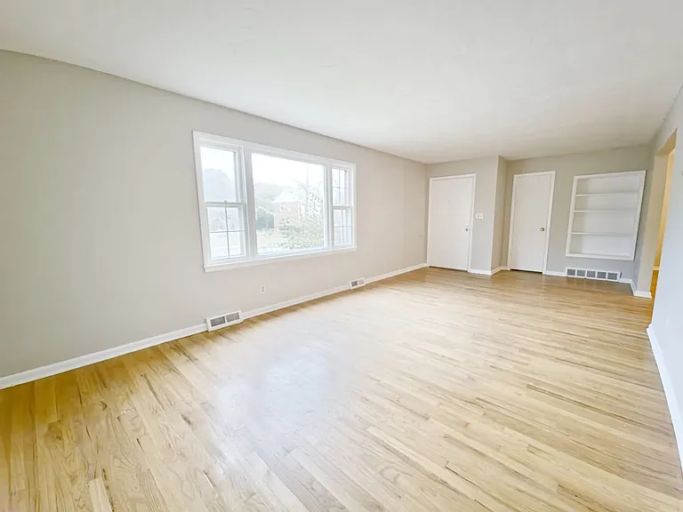3427 Westbury Rd — Photo 2