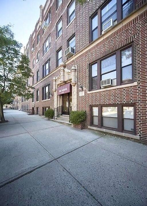 1st image of 29-33 51st St #B1