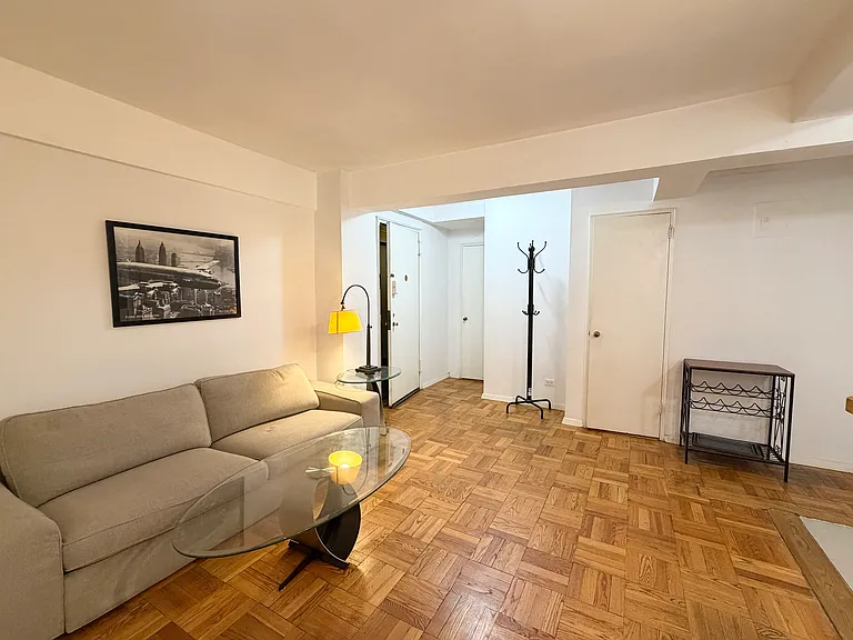 140 E 56th St #3B — Photo 1