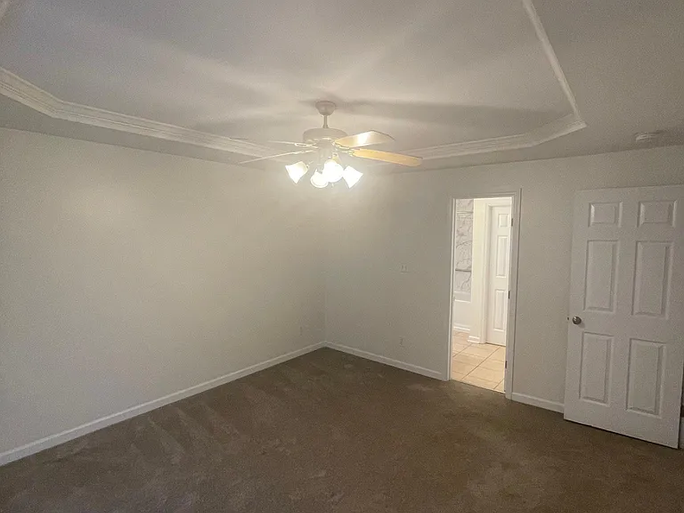 180 Bennington Dr — Photo 14