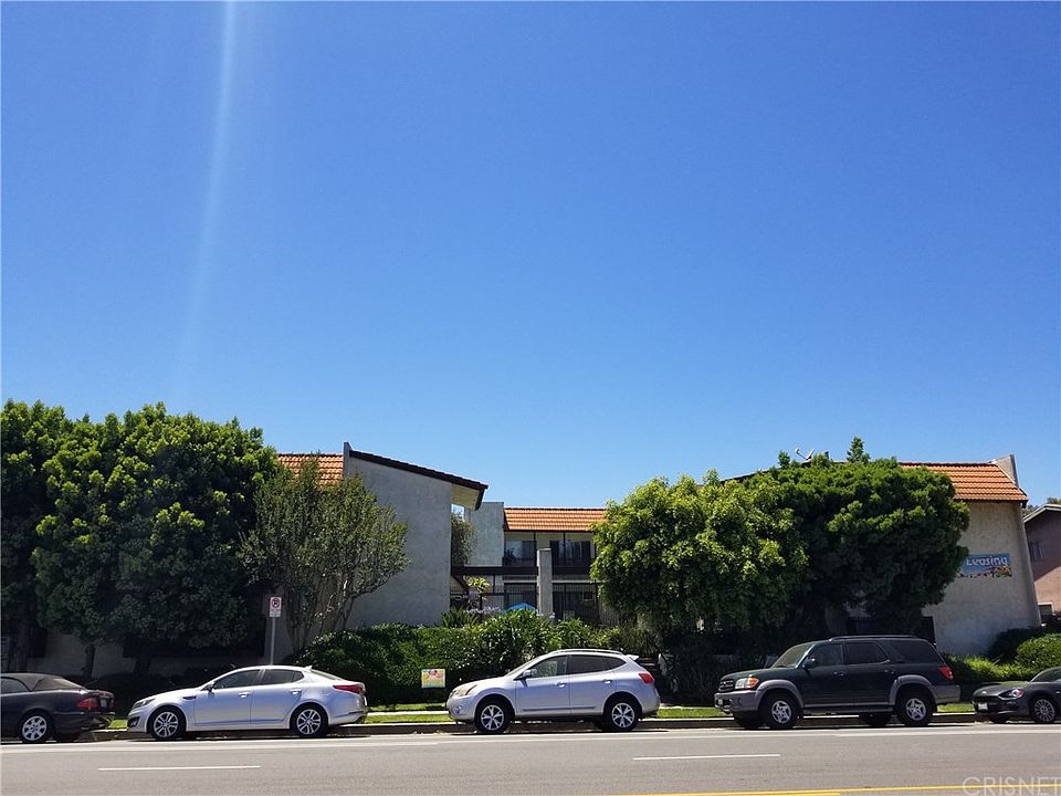 1st image of 5047 Woodman Ave #101