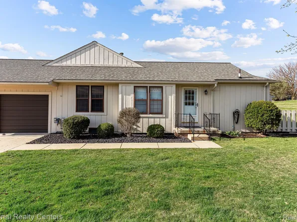 9915 Cambridge Ct #1, South Lyon, MI 48178