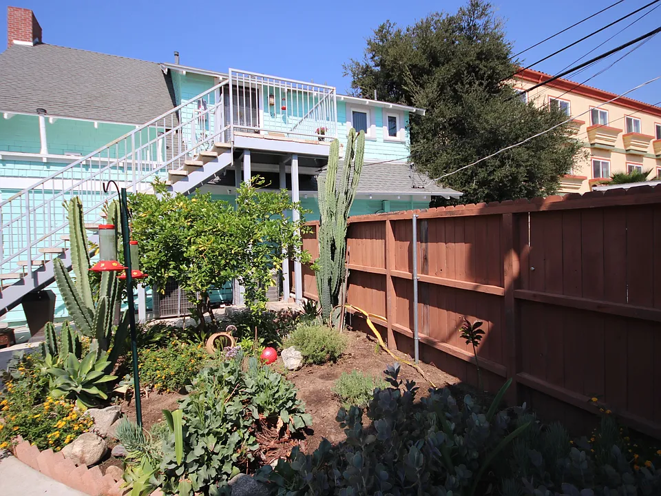 28 S Eastern Ave #28