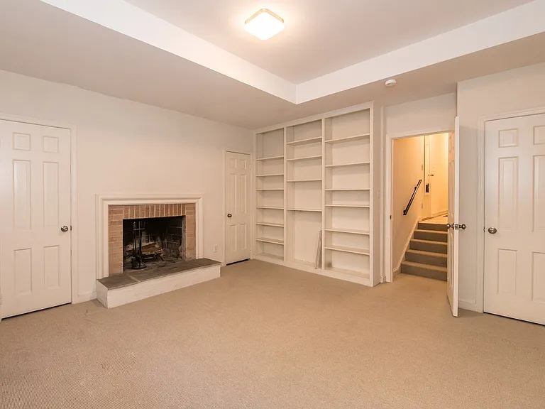 2527 Queen Annes Ln NW — Photo 23