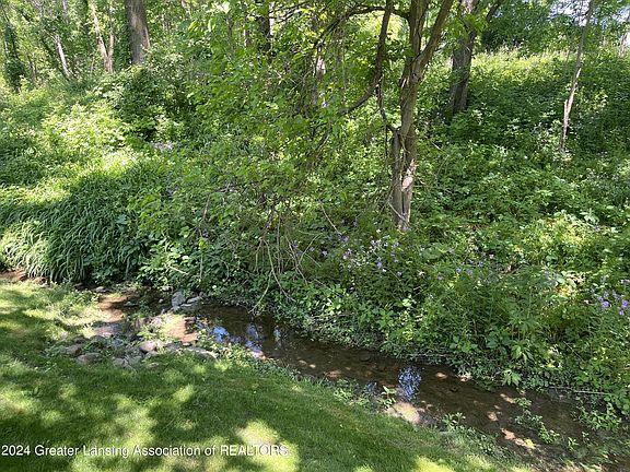 3rd image of 200 Blossom Dr
