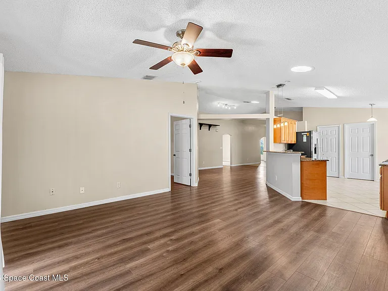 4211 Swanna Dr — Photo 16