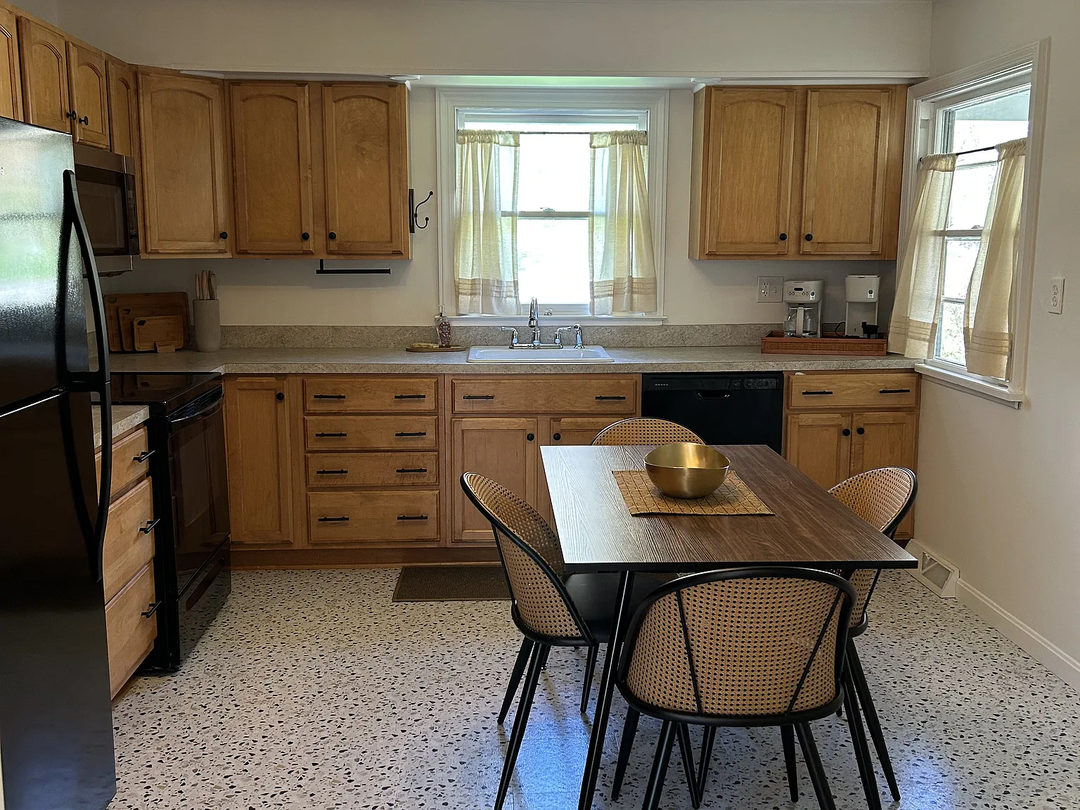 2 bed, 1200 sqft, $3,300 — Photo 4