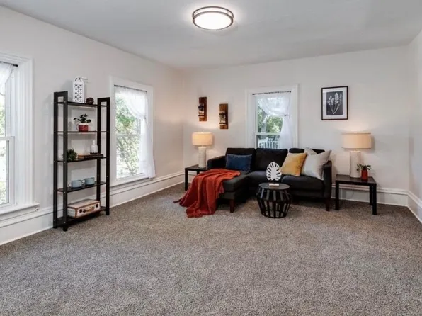 525 W South St APT 2, Stoughton, WI 53589